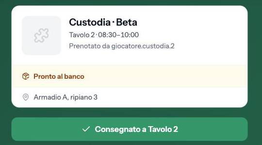 La pagina di ritiro aperta dopo la scansione: gioco, tavolo, orario, chi ha prenotato, la nota «Armadio A, ripiano 3» e il pulsante di consegna