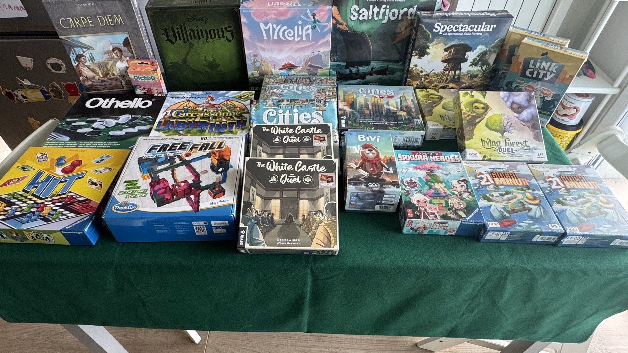 Tutte le scatole di Ravensburger, GateOnGames e Devir in palio agli Italian Masters 2026, fotografate insieme alla vigilia del torneo