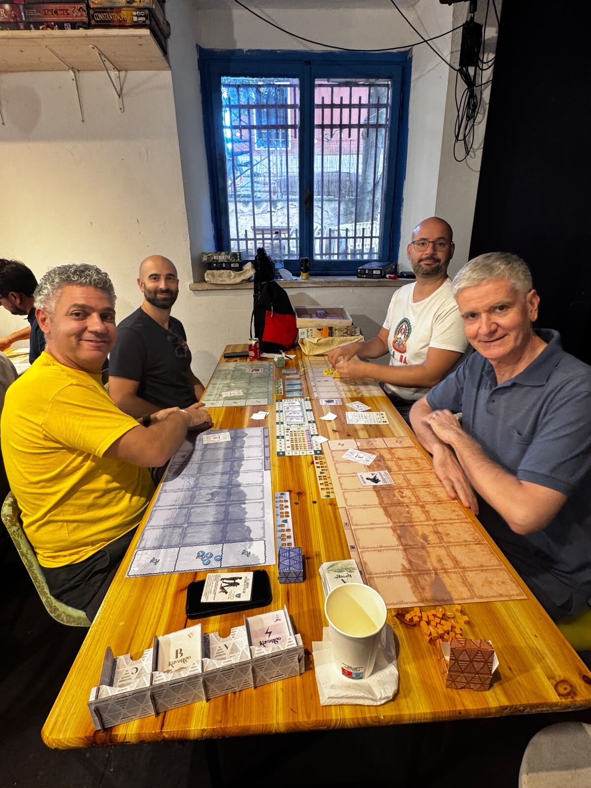 Giocatori al tavolo durante gli Italian Masters di Roma, alla Tana dei Goblin