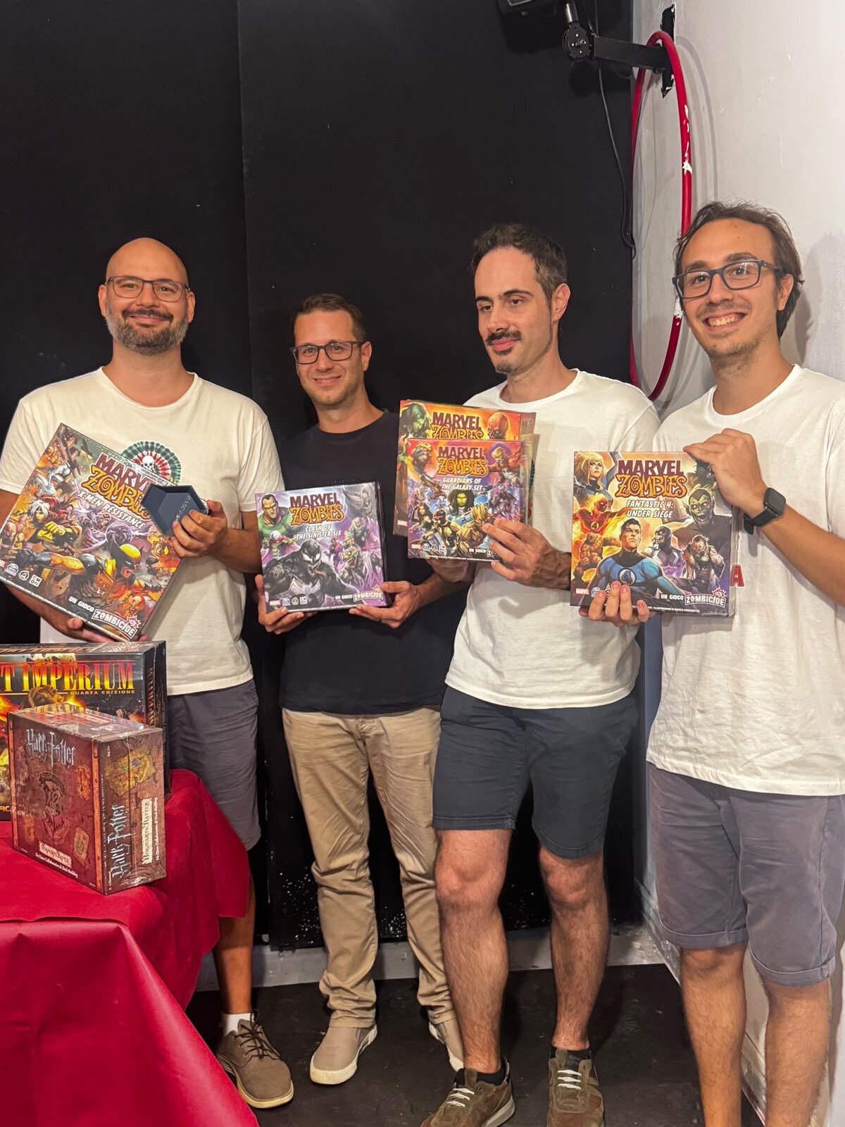La squadra So' de Latina, vincitrice degli Italian Masters 2026 di Roma, con i premi in mano